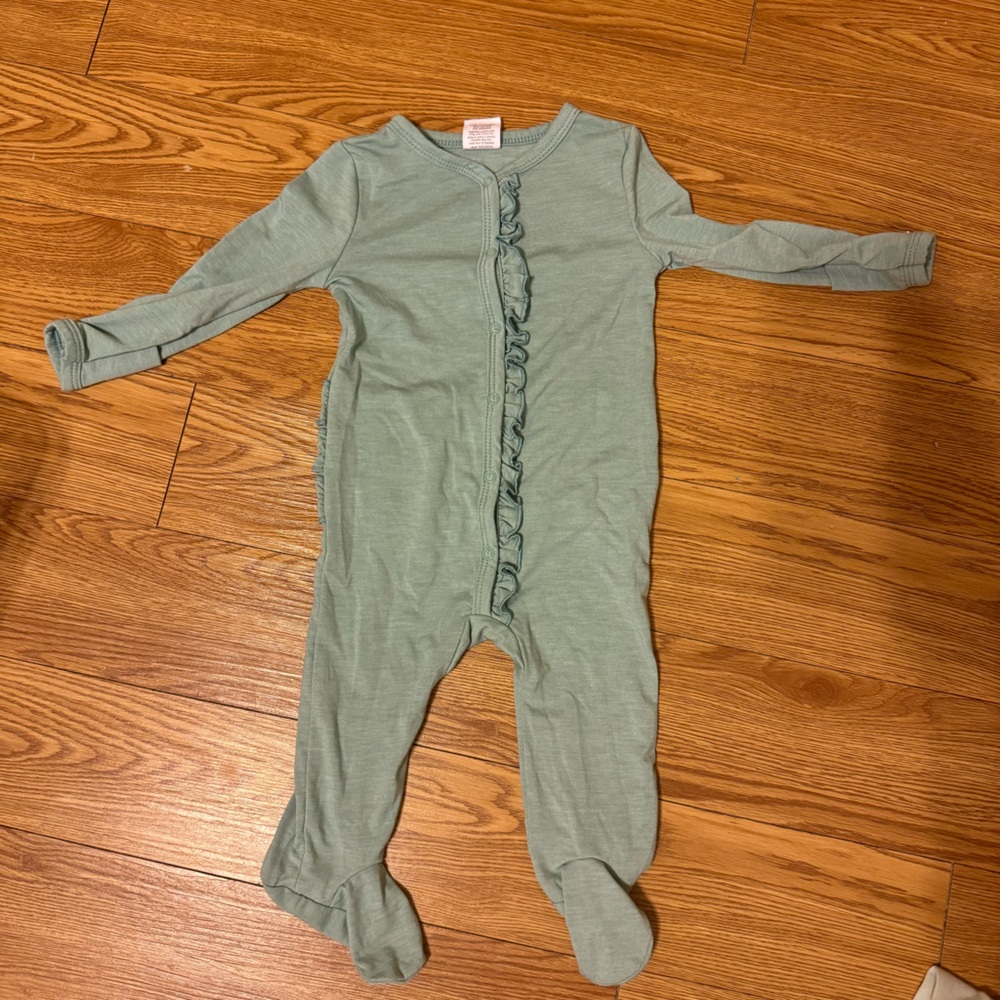 Starting Out ruffled footie